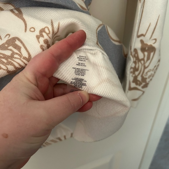 Sioni Sweater - Picture 12 of 15